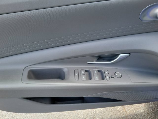 Used 2021 Hyundai Elantra SE FWD image 15