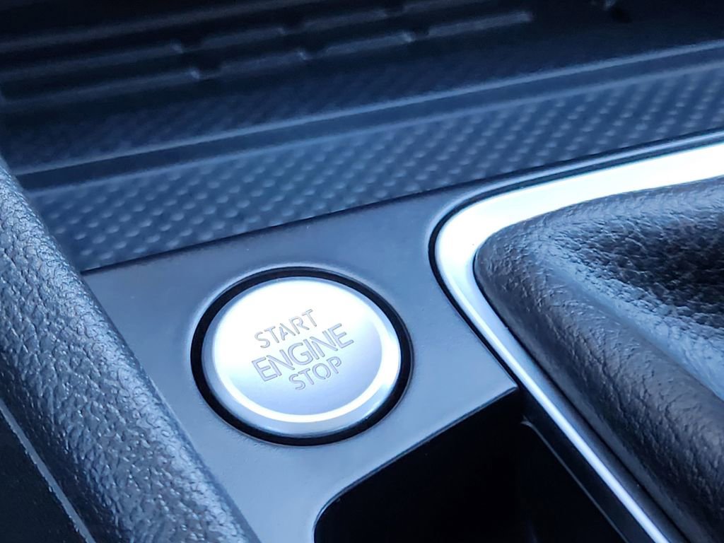 Certified 2025 Volkswagen Jetta SE w/ Sunroof Package image 25