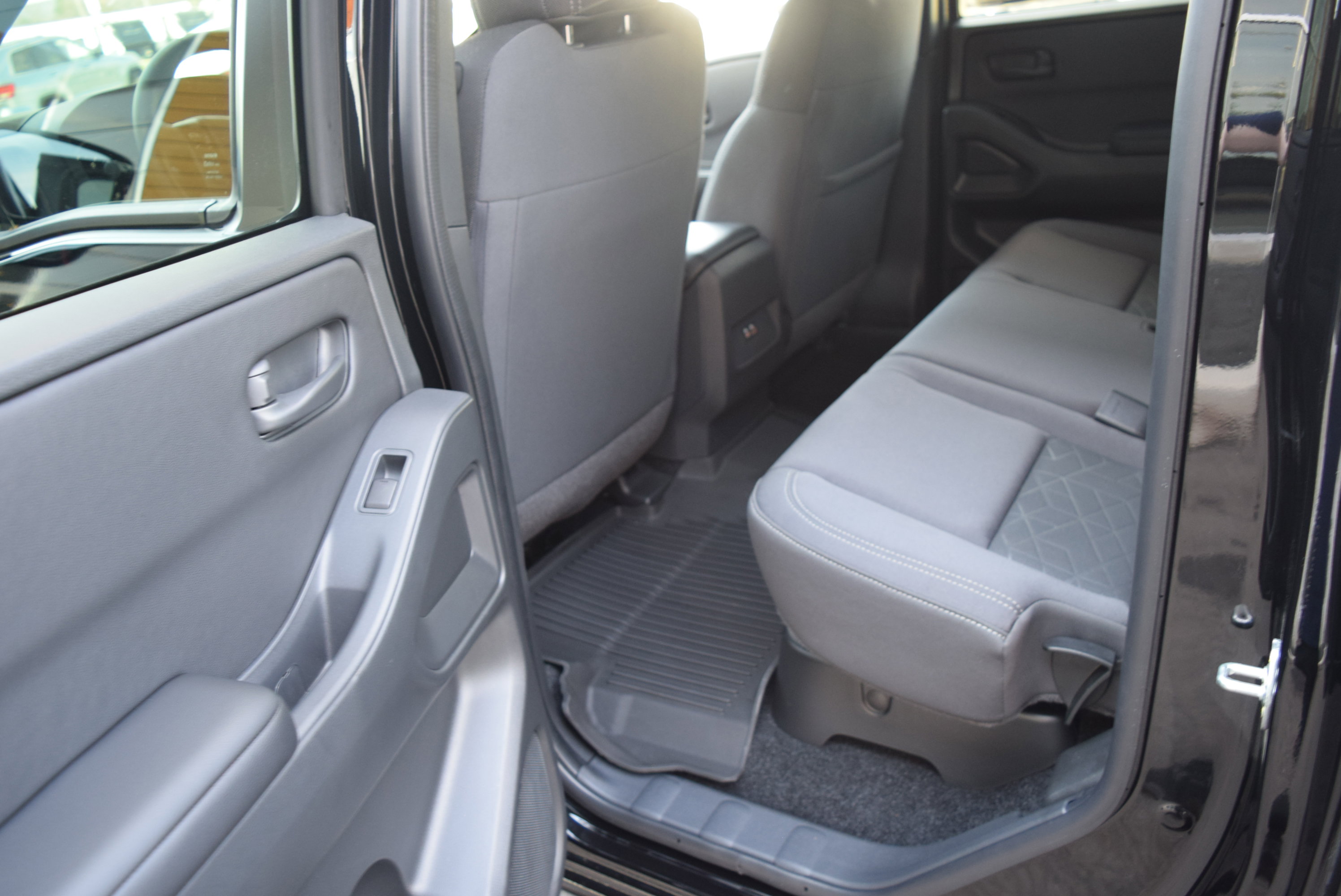 Used 2026 Nissan Frontier SV w/ All-Weather Content Package AWD/4WD image 6