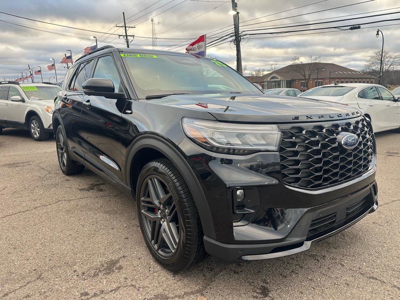 Used 2025 Ford Explorer ST-Line w/ Premium Package image 3