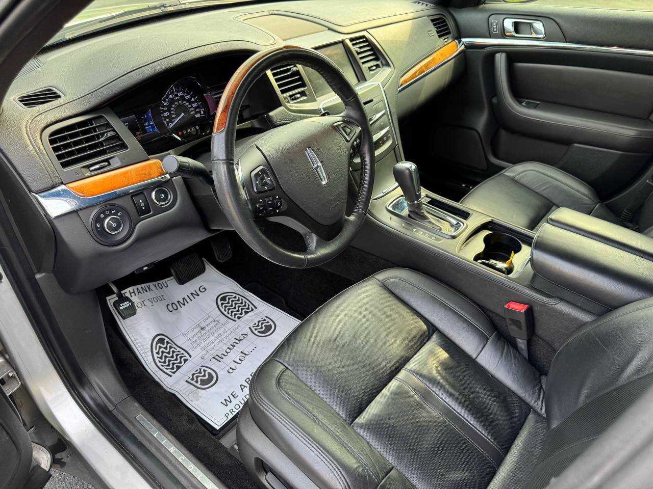Used 2014 Lincoln MKS FWD image 32