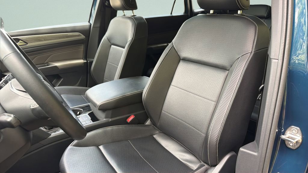 Certified 2022 Volkswagen Atlas Cross Sport SE w/ Panoramic Sunroof Package FWD image 30