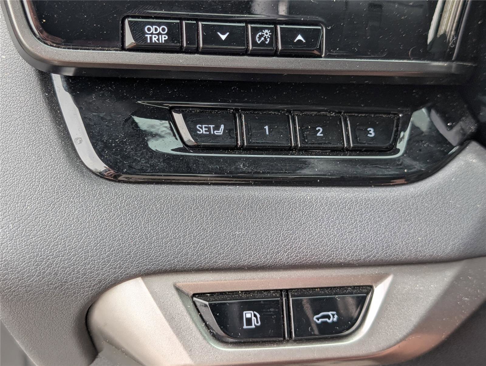 Used 2023 Lexus RX 350 F Sport w/ Accessory Package AWD/4WD image 23