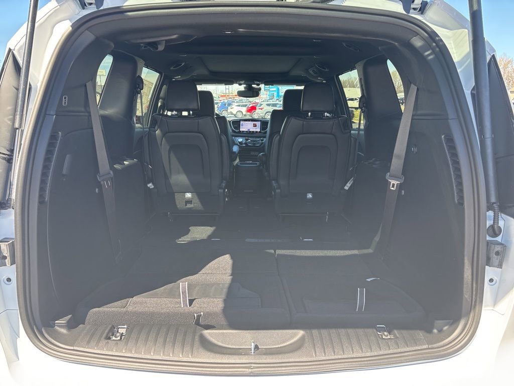 New 2025 Chrysler Pacifica Select image 17