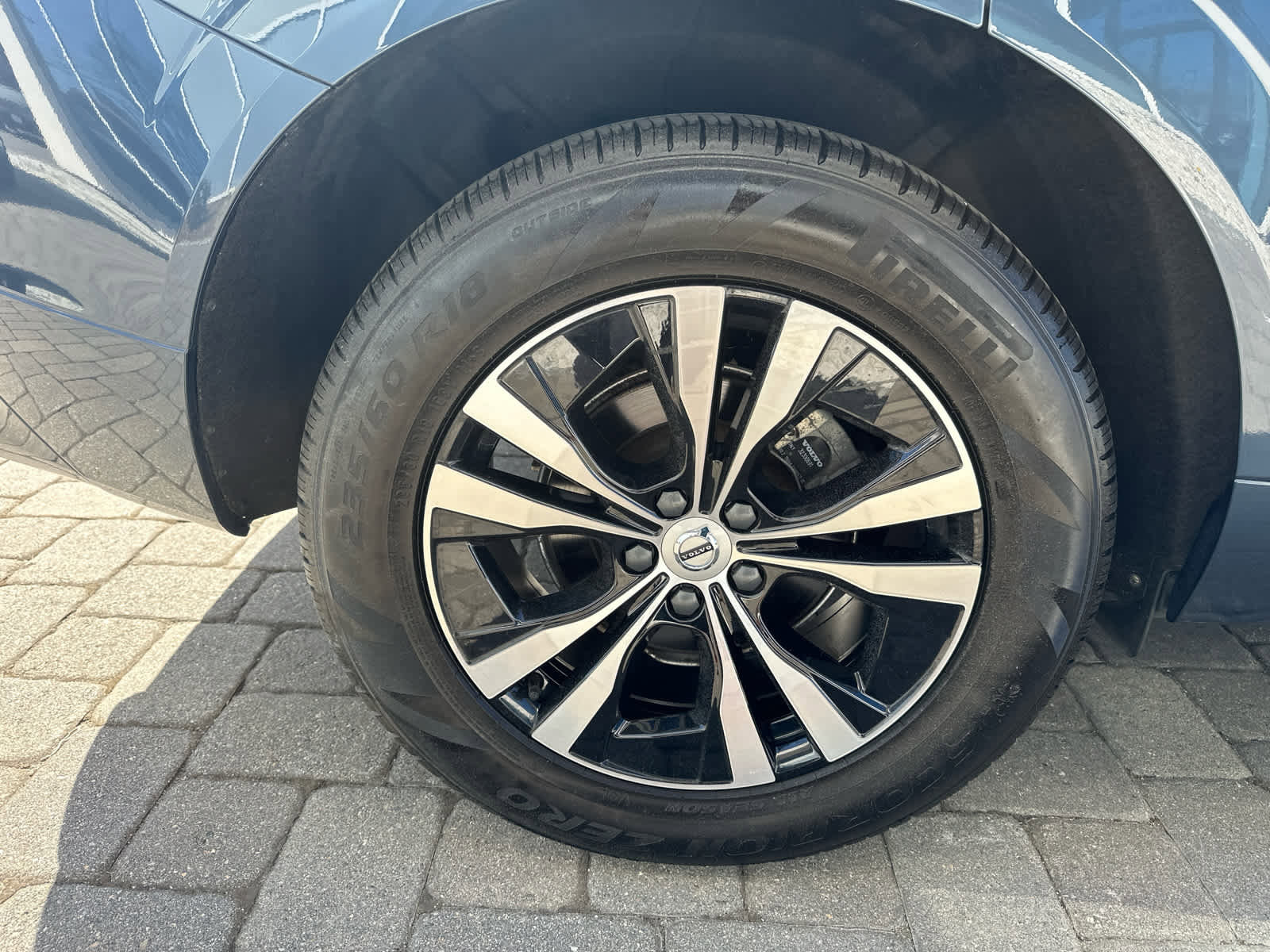 Certified 2024 Volvo XC60 B5 Core AWD/4WD image 37
