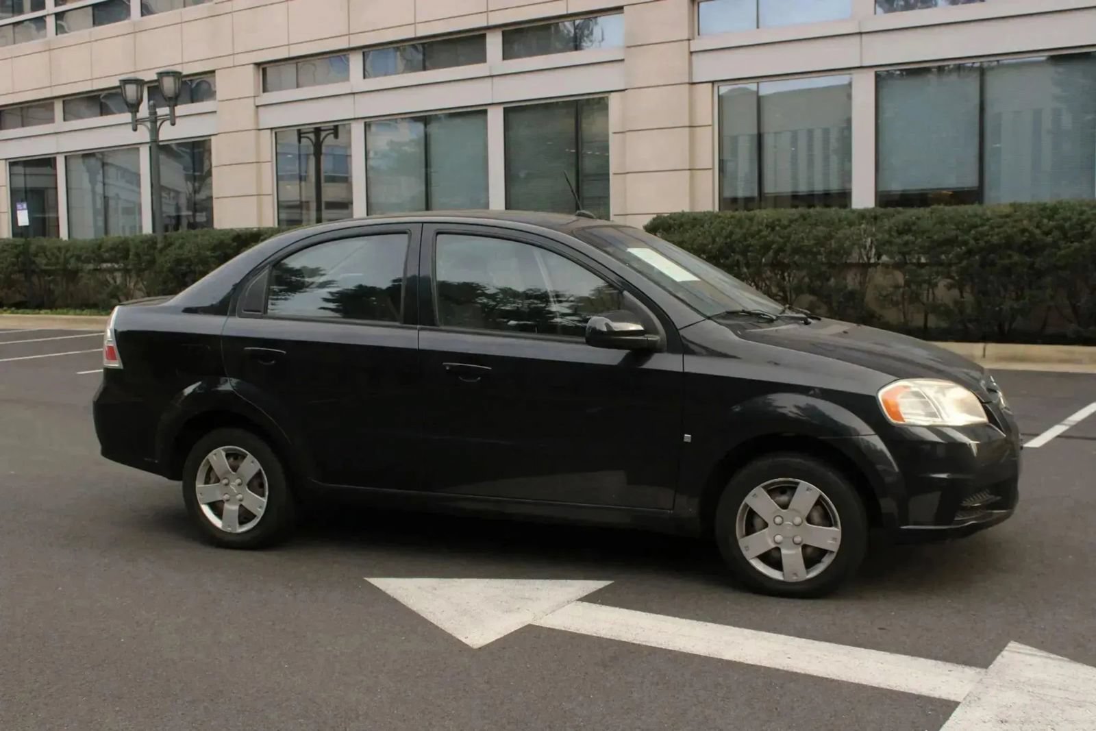 Used 2009 Chevrolet Aveo LT w/ Power and Convenience Package FWD image 2