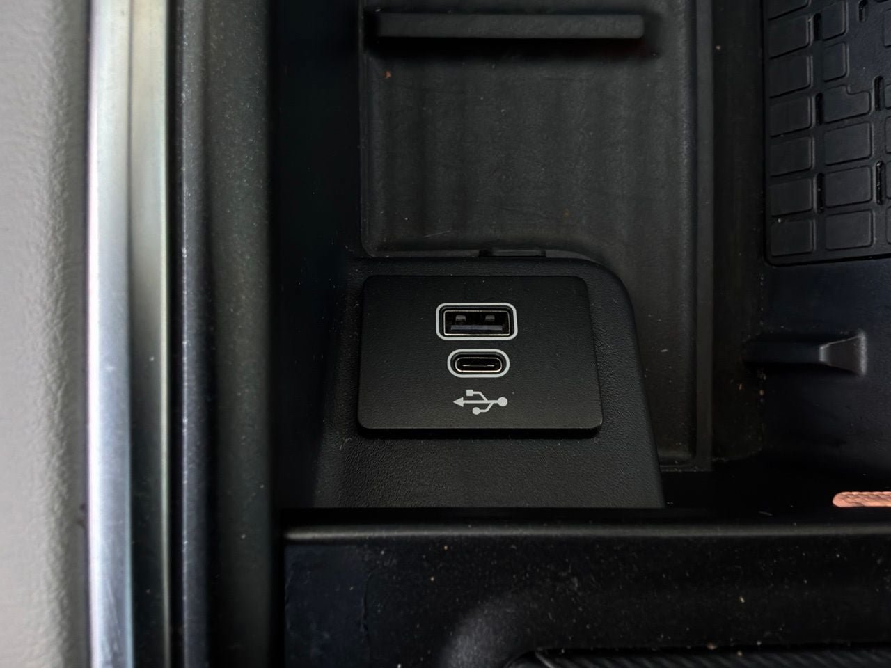 Used 2025 Ford Expedition Active AWD/4WD image 32
