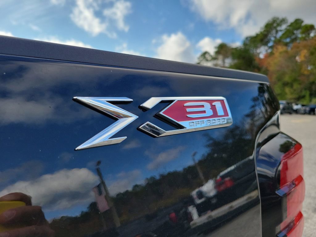 New 2025 GMC Sierra 3500 SLT w/ SLT Premium Package image 9