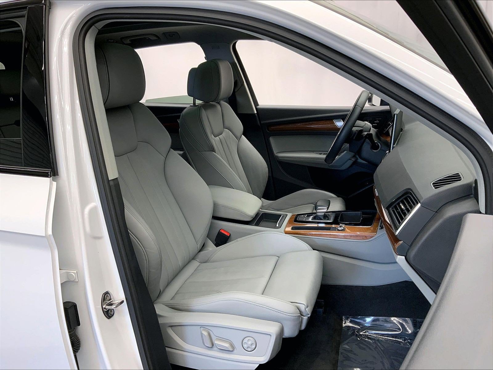 Certified 2022 Audi Q5 e Premium Plus w/ Premium Plus Package AWD/4WD image 6