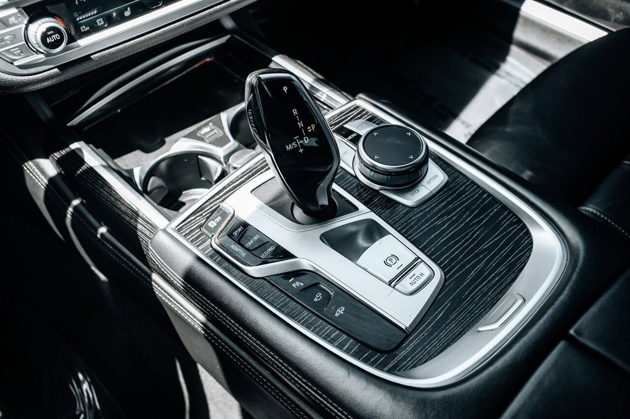 Used 2022 BMW 750i xDrive w/ M Sport Package AWD/4WD image 33