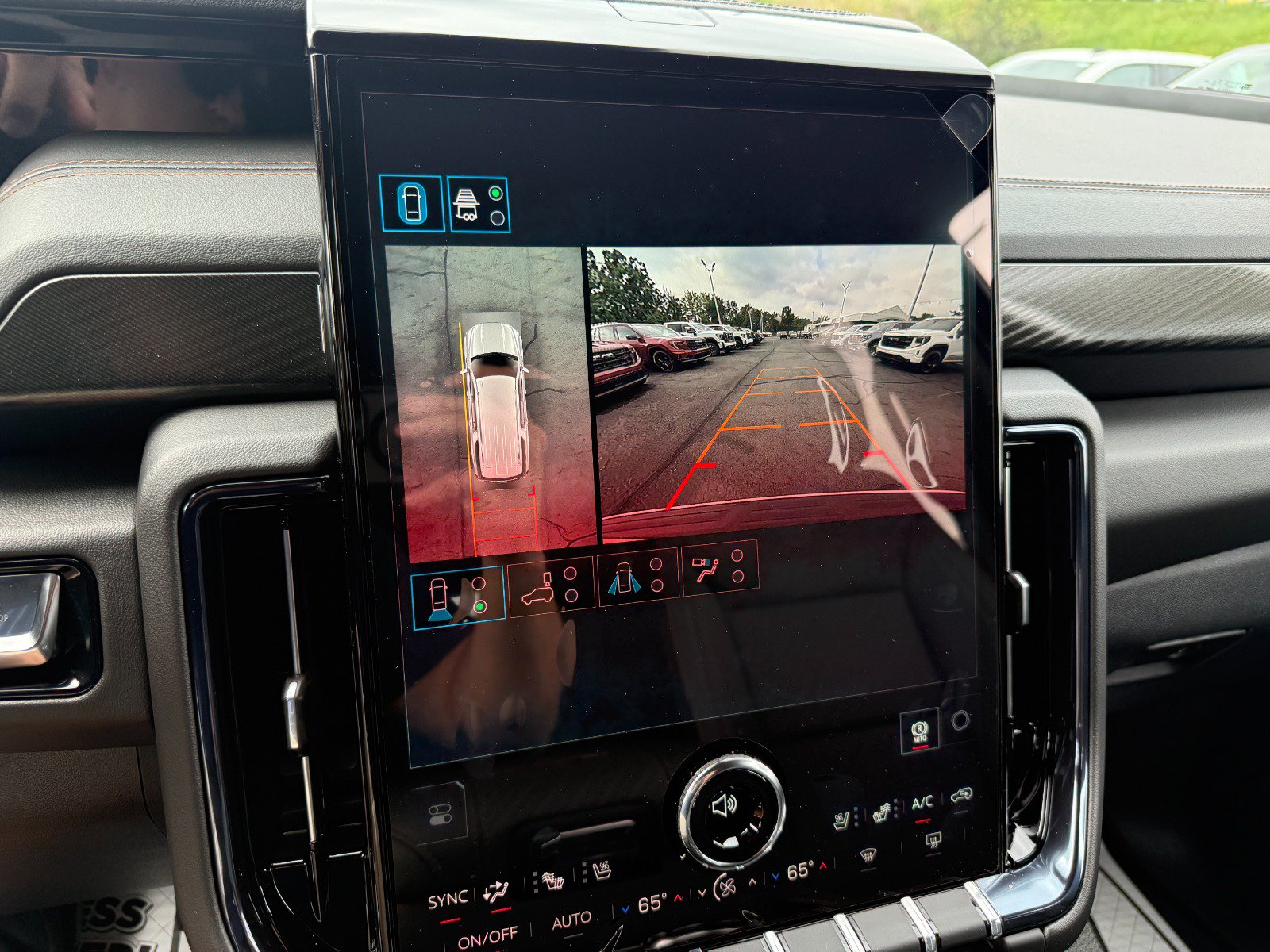 New 2026 GMC Yukon XL AT4 AWD/4WD image 41
