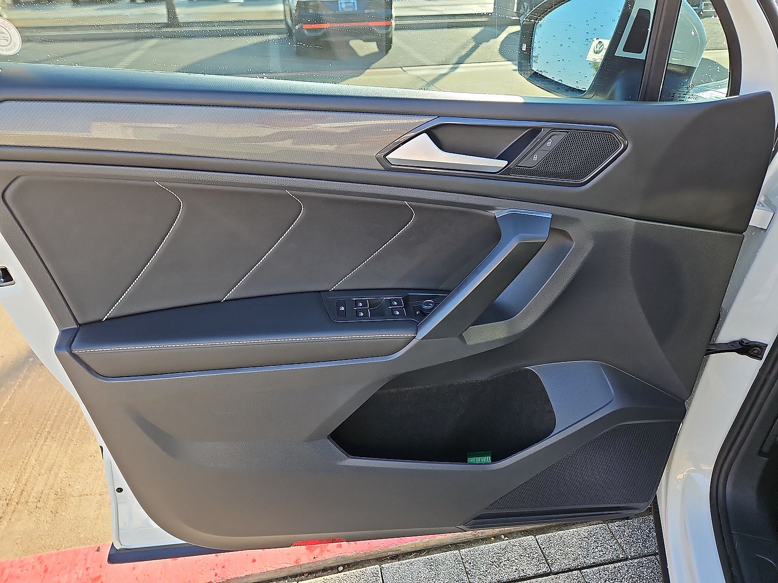Certified 2023 Volkswagen Tiguan SE w/ Panoramic Sunroof Package FWD image 15