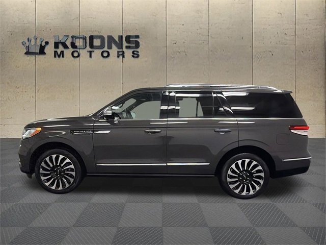 Used 2023 Lincoln Navigator Black Label image 4