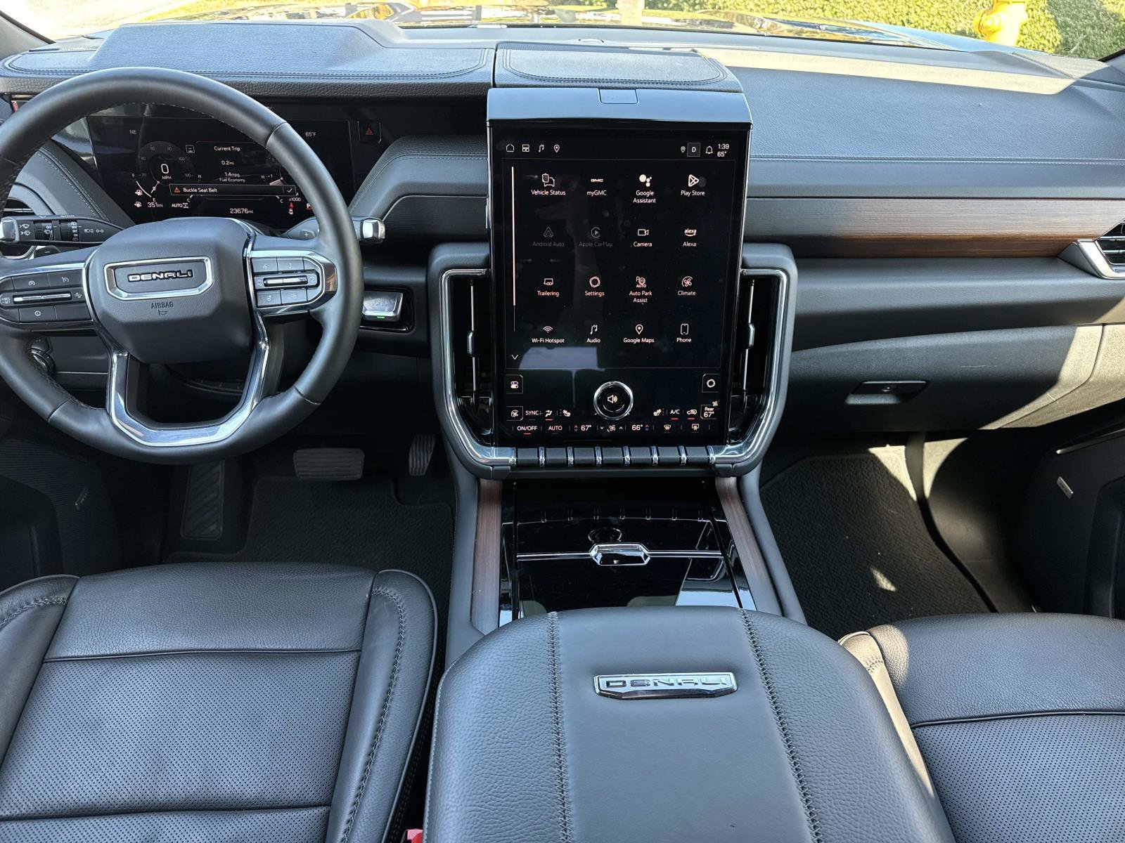 Used 2025 GMC Yukon XL Denali image 15