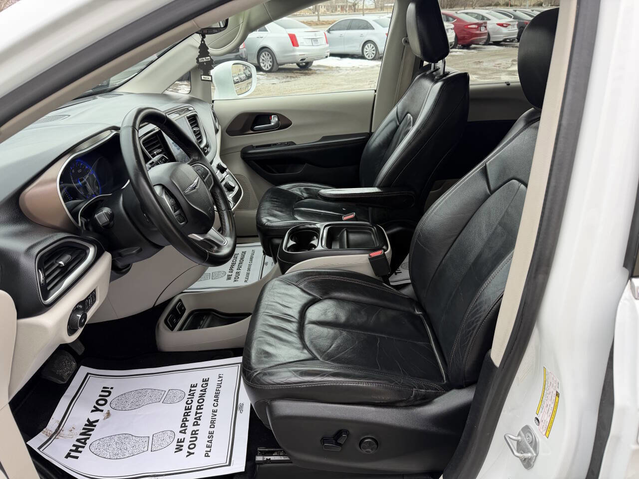 Used 2018 Chrysler Pacifica Touring-L w/ Tire & Wheel Group image 10