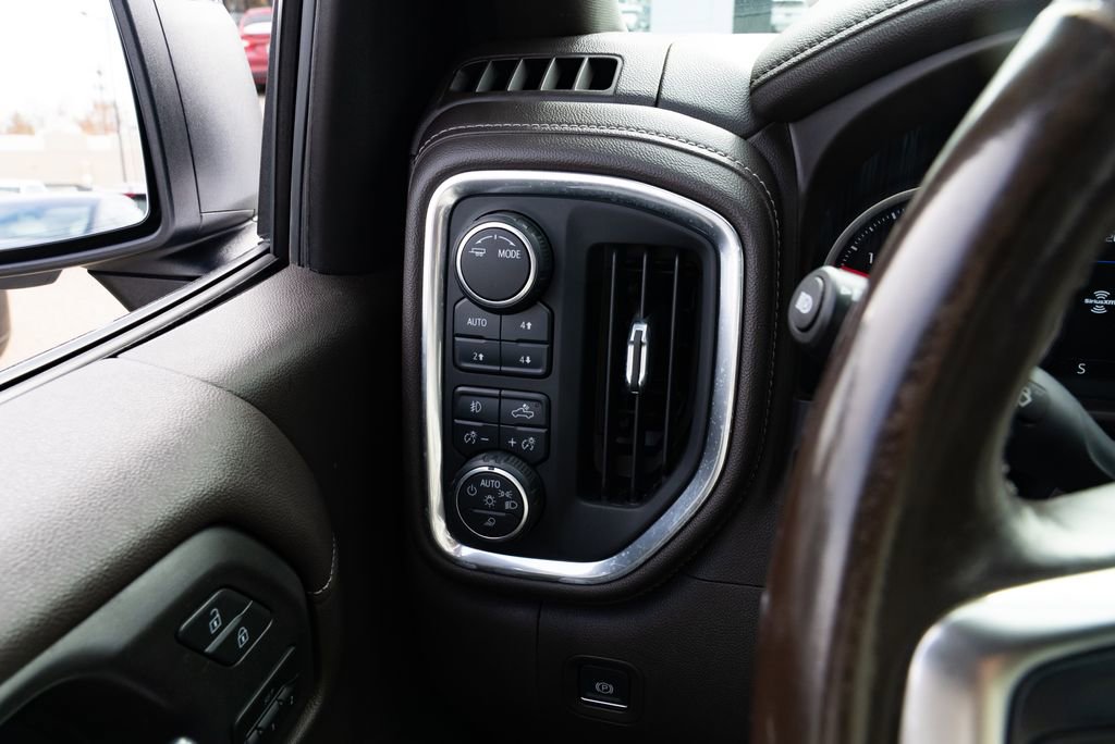 Used 2020 Chevrolet Silverado 1500 LTZ w/ LTZ Premium Package AWD/4WD image 13