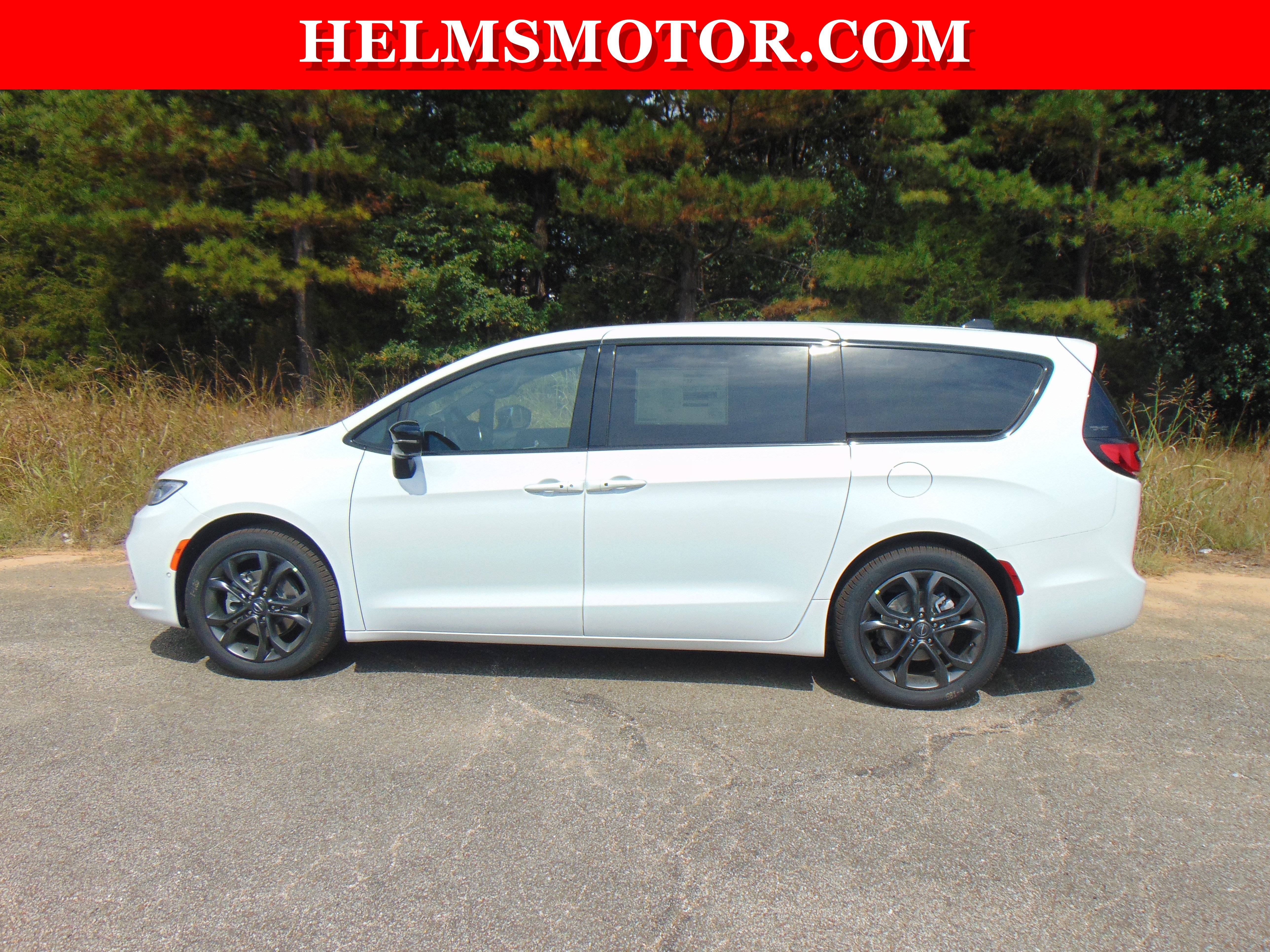 New 2026 Chrysler Pacifica Select