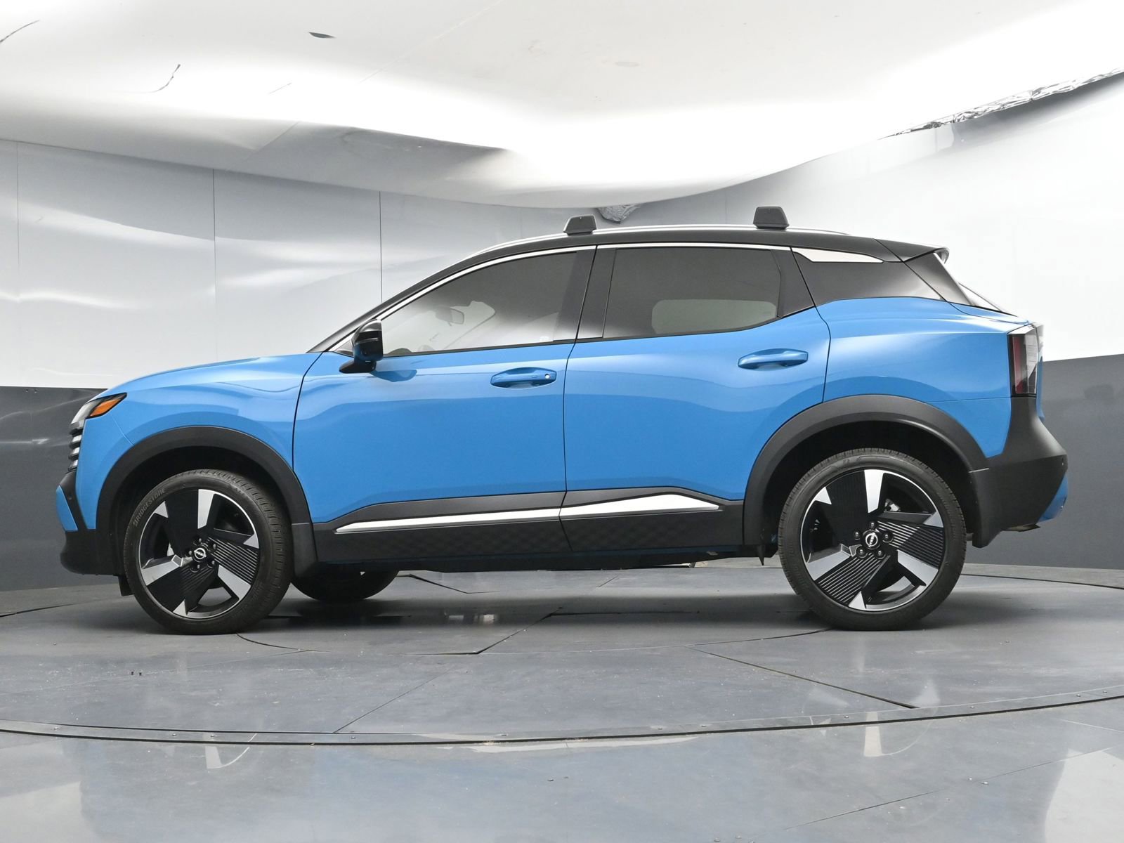Certified 2025 Nissan Kicks SR w/ Illumination Package FWD image 26