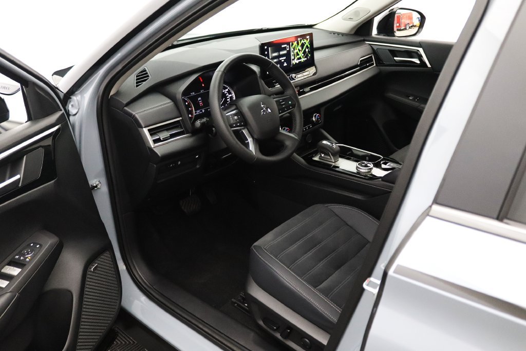Used 2026 Mitsubishi Outlander AWD image 21