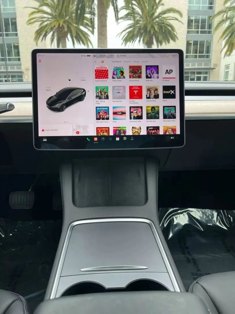 Used 2023 Tesla Model 3 Standard Range image 17