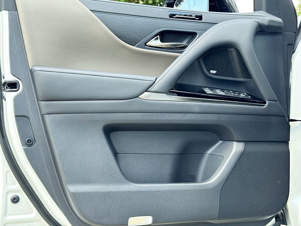 New 2025 Lexus LX 700h Overtrail image 17