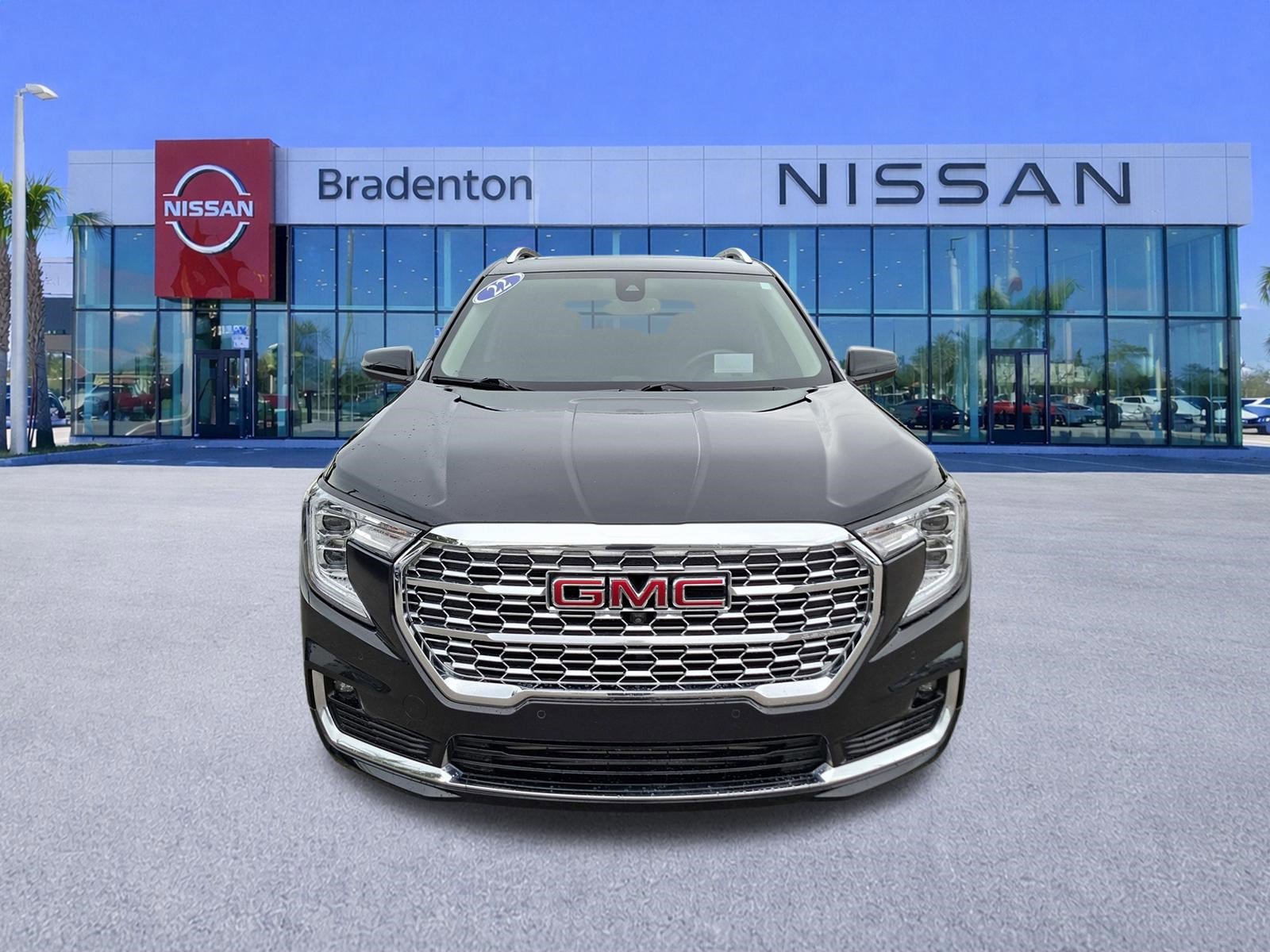 Used 2022 GMC Terrain Denali w/ Black Diamond Edition image 2