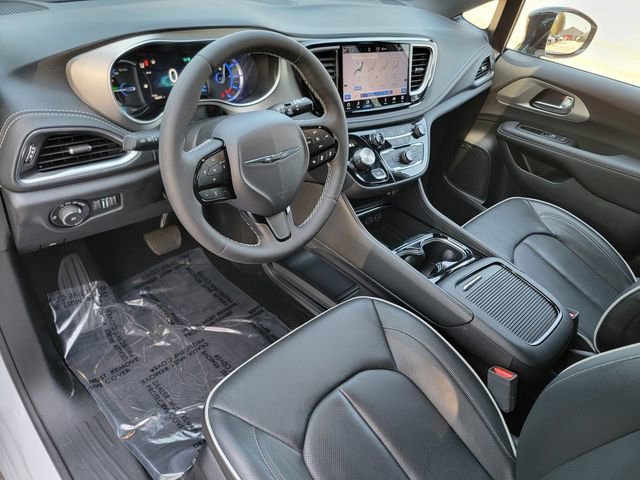 Certified 2024 Chrysler Pacifica Premium FWD image 19