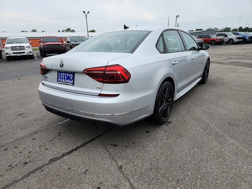 Used 2018 Volkswagen Passat 2.0T R-Line FWD image 4