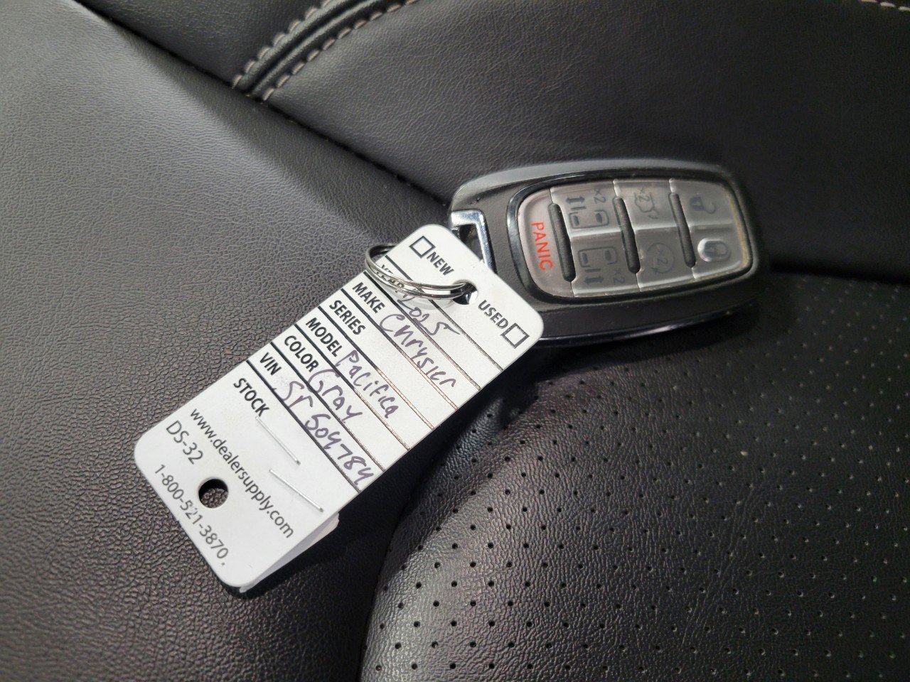 Used 2025 Chrysler Pacifica Select image 26
