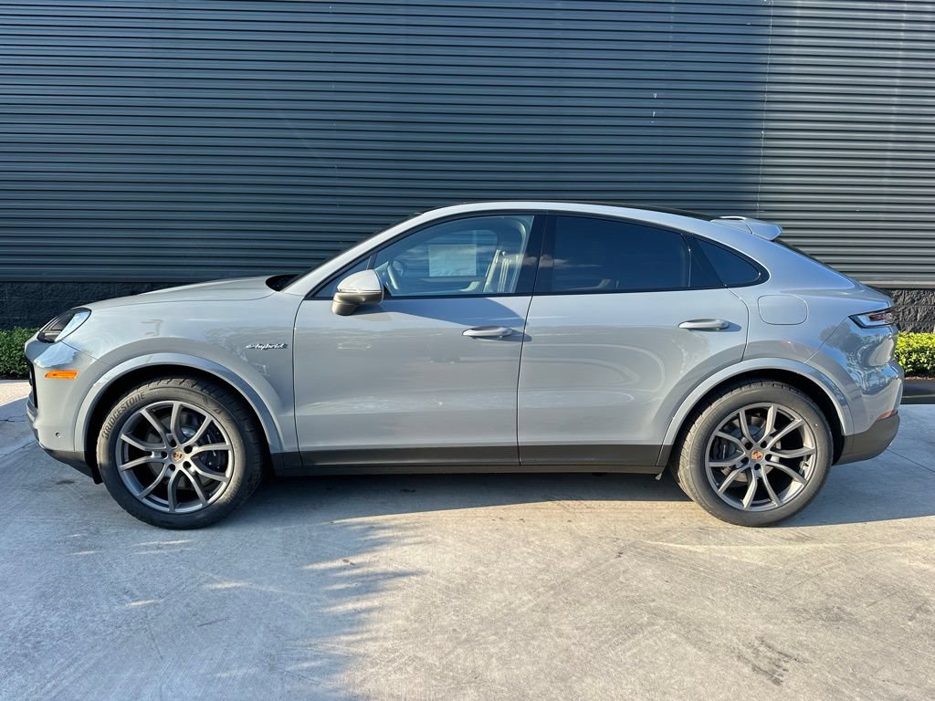 Used 2026 Porsche Cayenne E-Hybrid Coupe AWD/4WD image 2