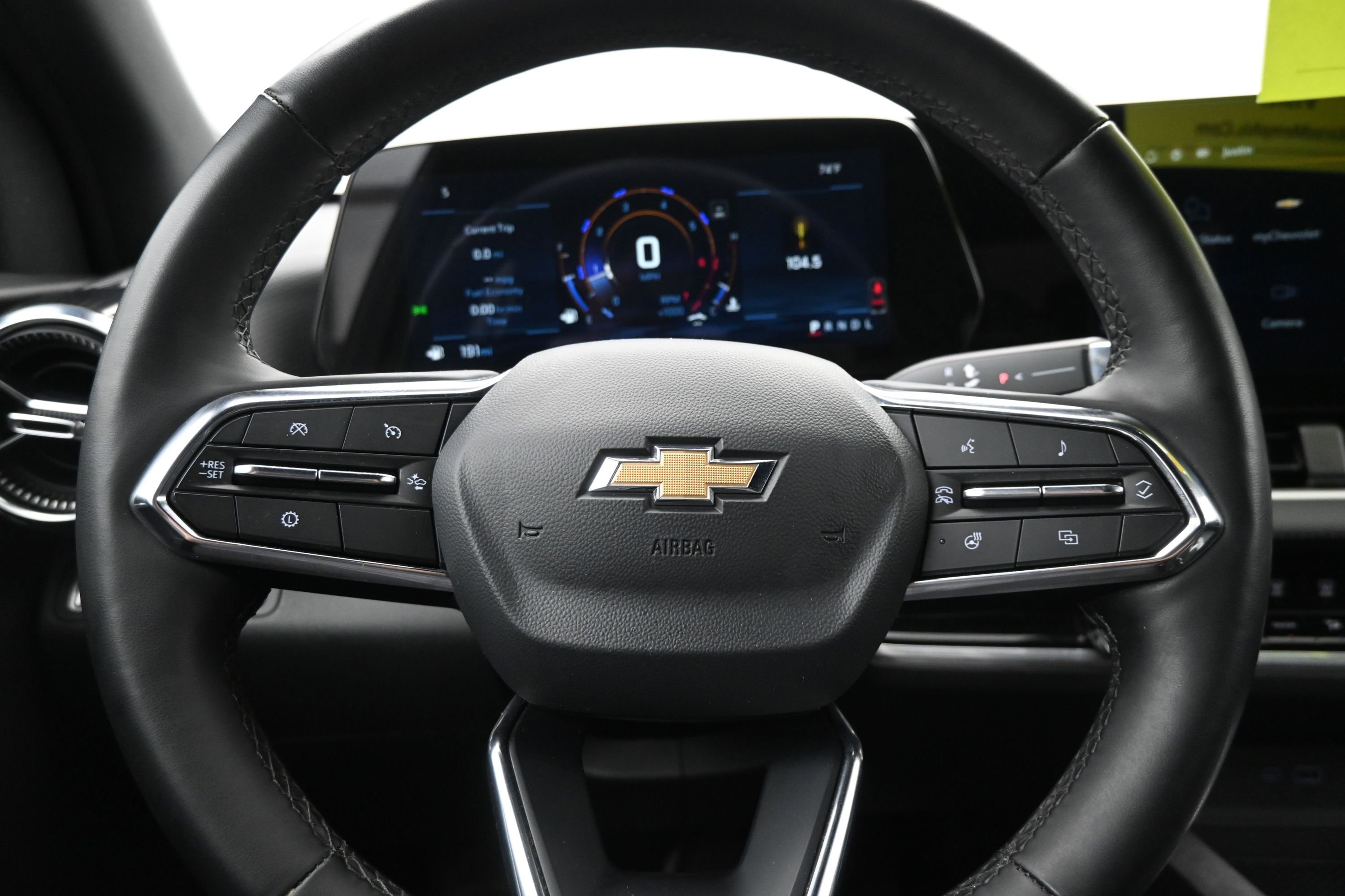 Used 2025 Chevrolet Equinox LT FWD image 12