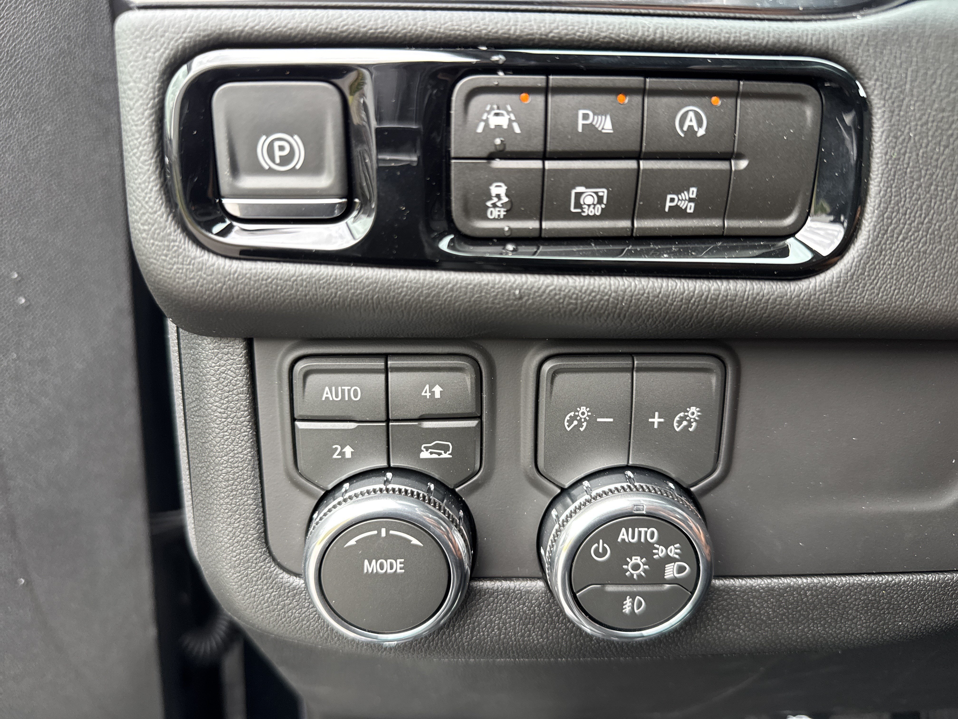 New 2026 GMC Yukon XL Denali w/ Sun & Power Step Package AWD/4WD image 19