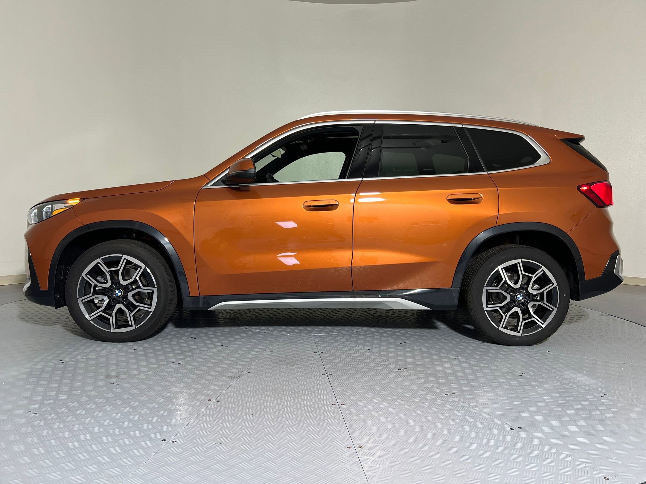 Used 2025 BMW X1 xDrive28i w/ Convenience Package image 2