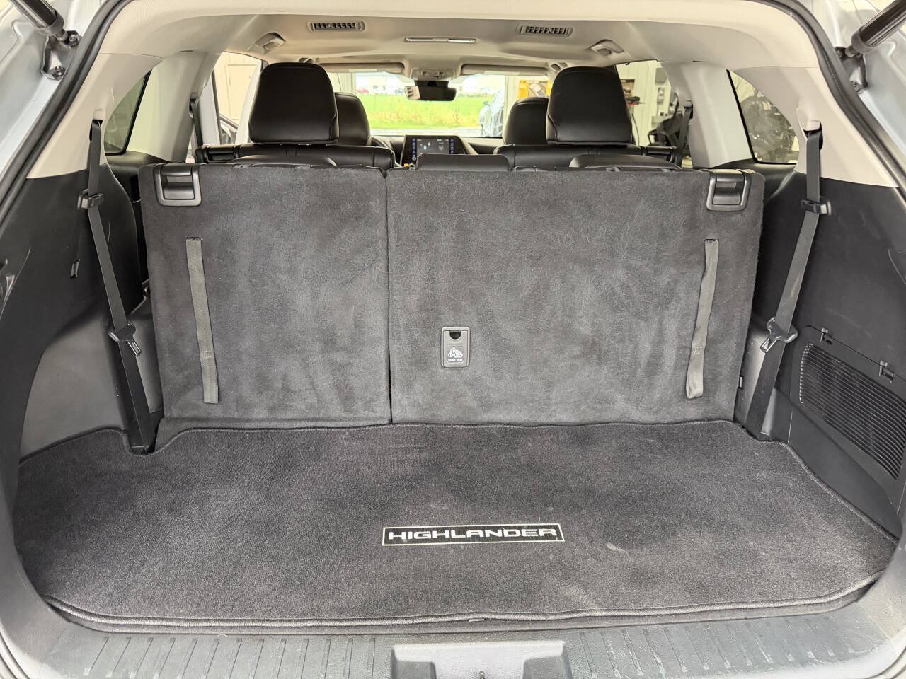 Used 2022 Toyota Highlander XLE AWD/4WD image 18