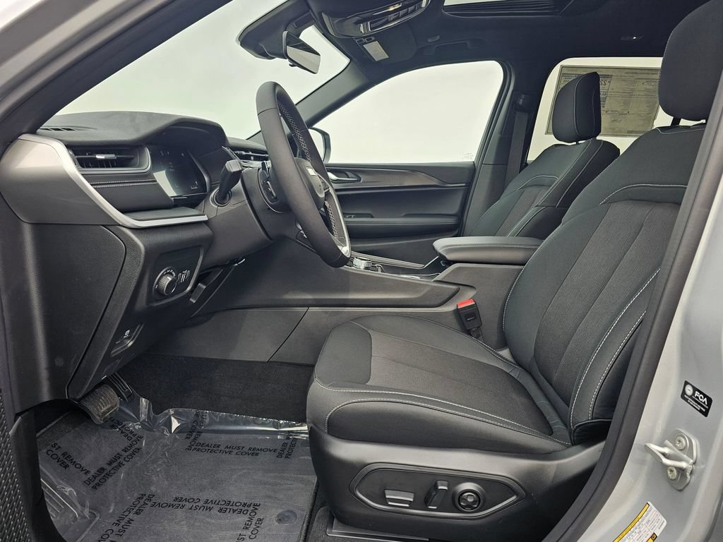 New 2025 Jeep Grand Cherokee Laredo X w/ Luxury Tech Group I AWD/4WD image 11