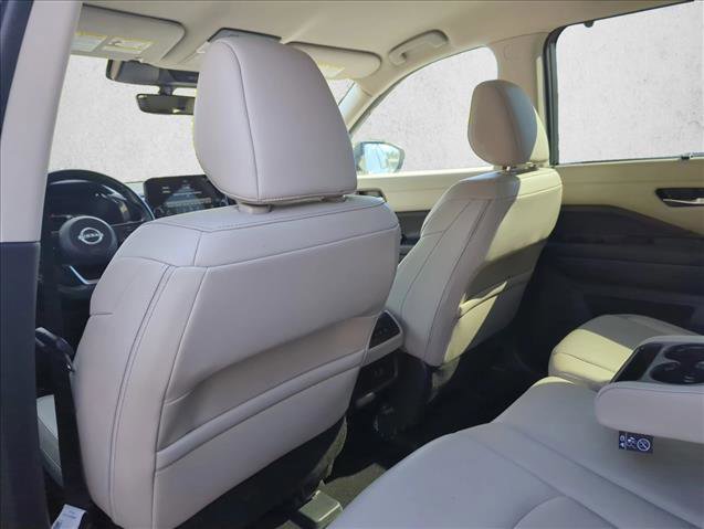 Used 2025 Nissan Pathfinder SL image 20