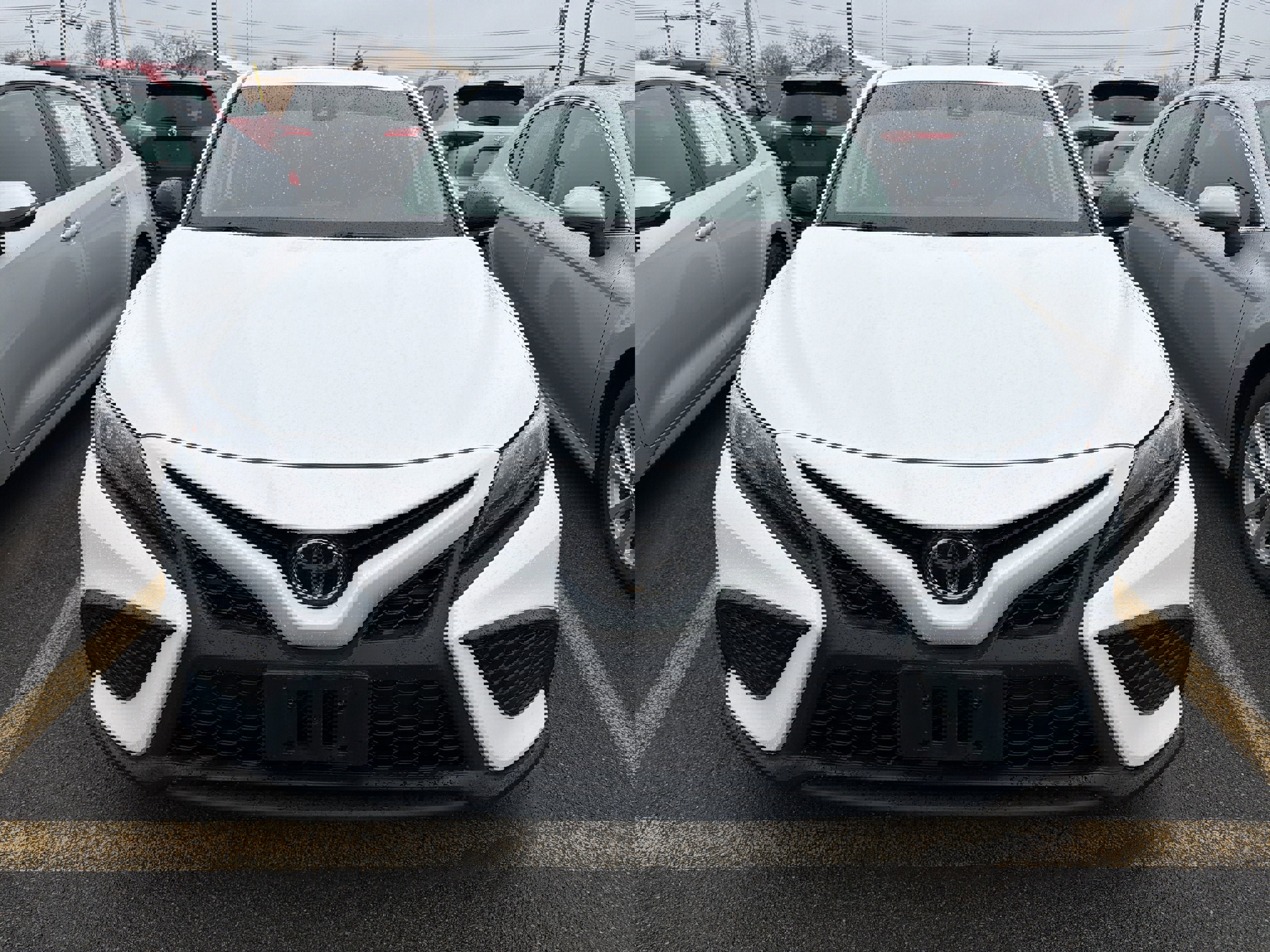 Used 2024 Toyota Camry SE w/ Convenience Package image 3