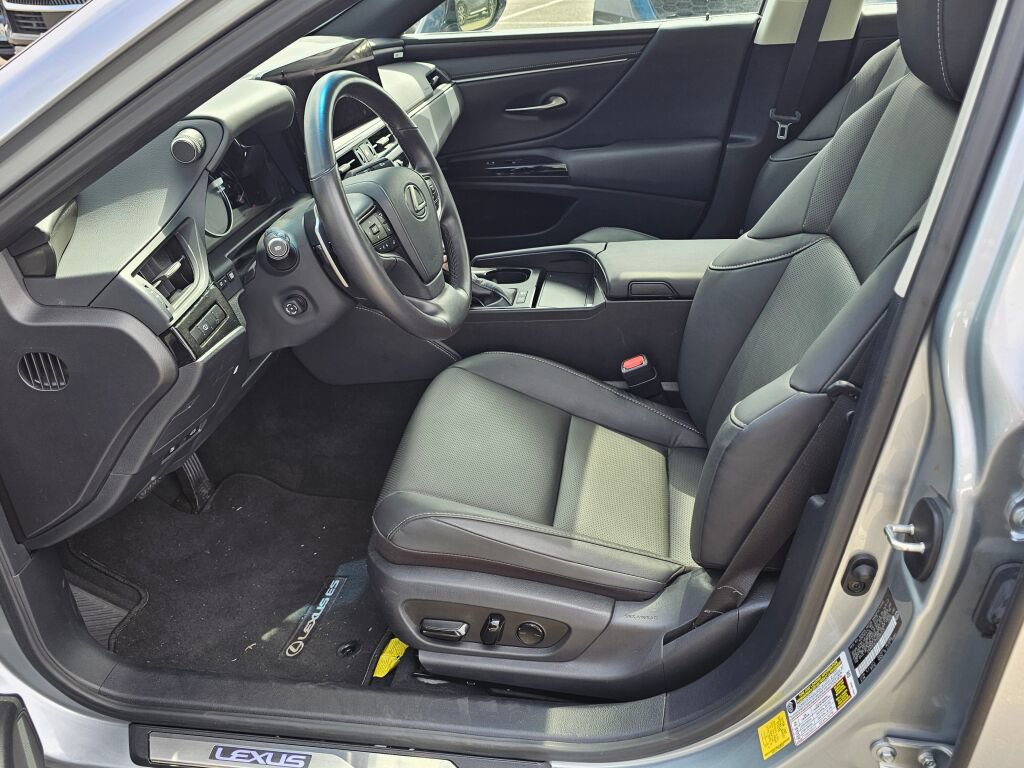 Used 2025 Lexus ES 300h w/ Premium Package FWD image 21