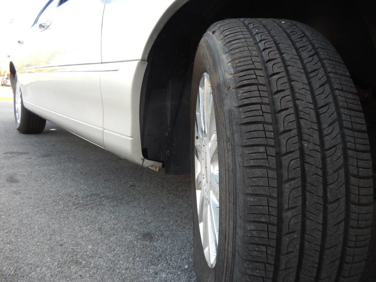 Used 2007 Lincoln Town Car Signature image 19