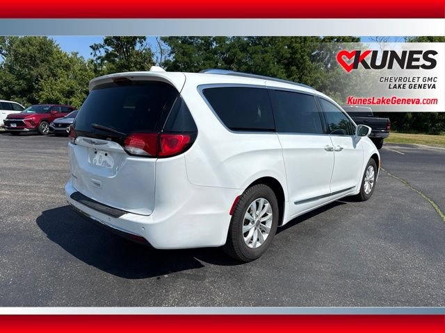 Used 2019 Chrysler Pacifica Touring-L FWD image 5