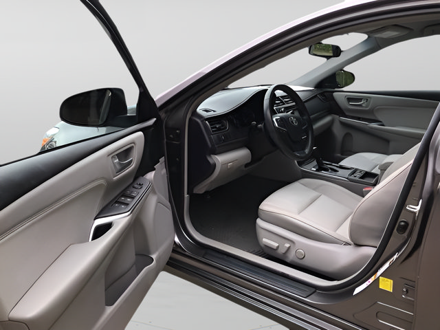 Certified 2017 Toyota Camry XLE FWD image 10