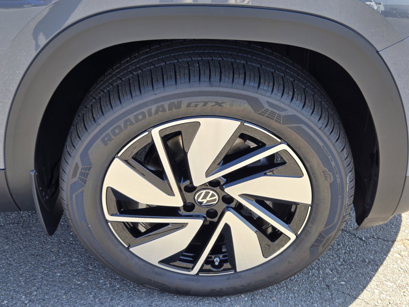New 2026 Volkswagen Atlas SE image 13