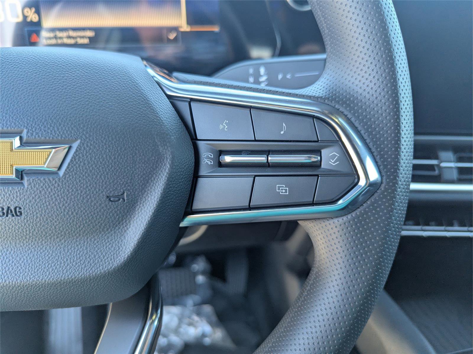 New 2026 Chevrolet Equinox EV LT image 24