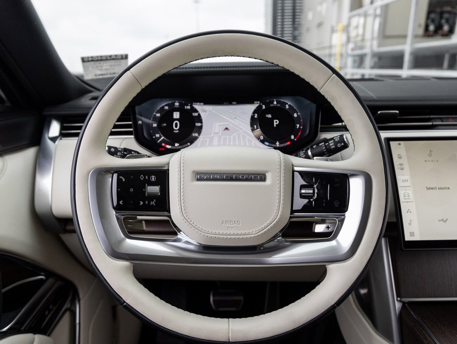 Used 2025 Land Rover Range Rover SE image 13