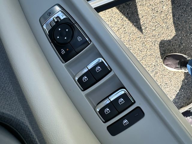 Used 2026 Kia Carnival EX image 33