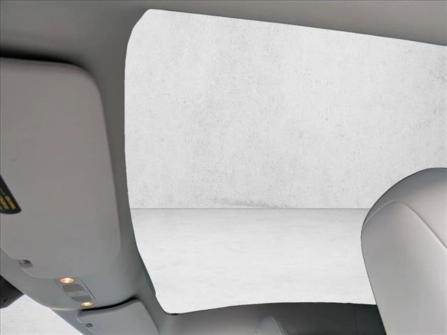 Used 2021 Tesla Model Y Long Range image 15