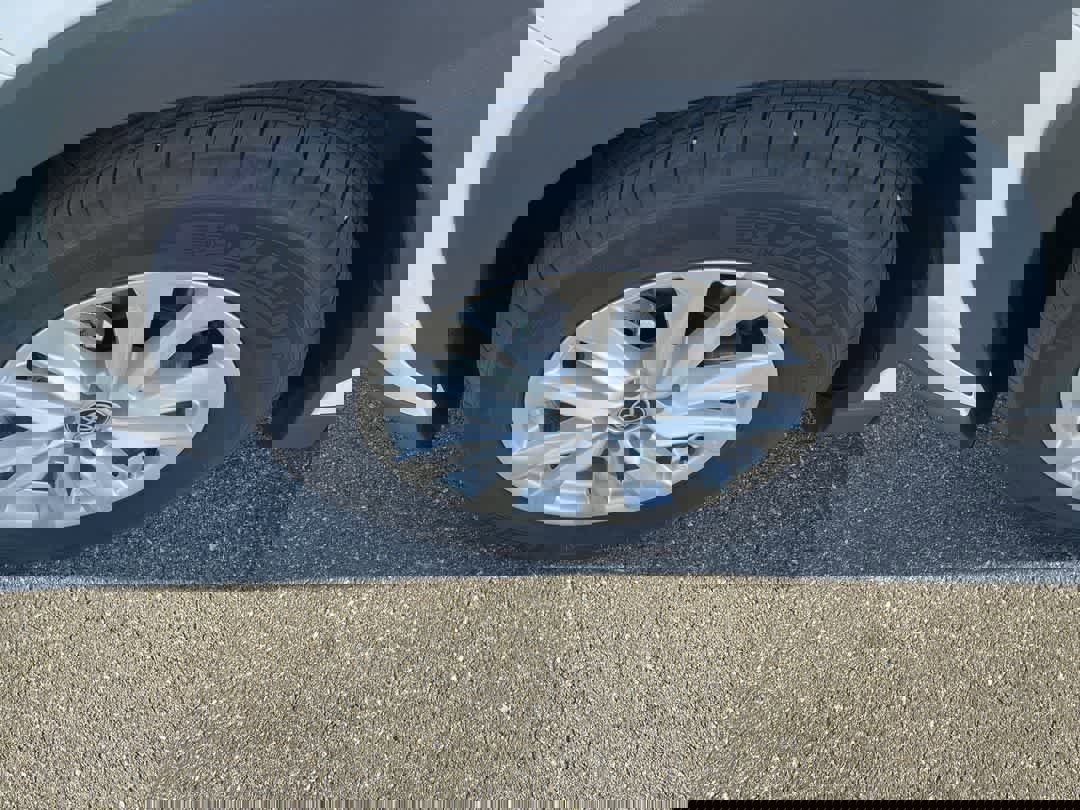 Used 2025 Toyota Corolla Cross LE image 10