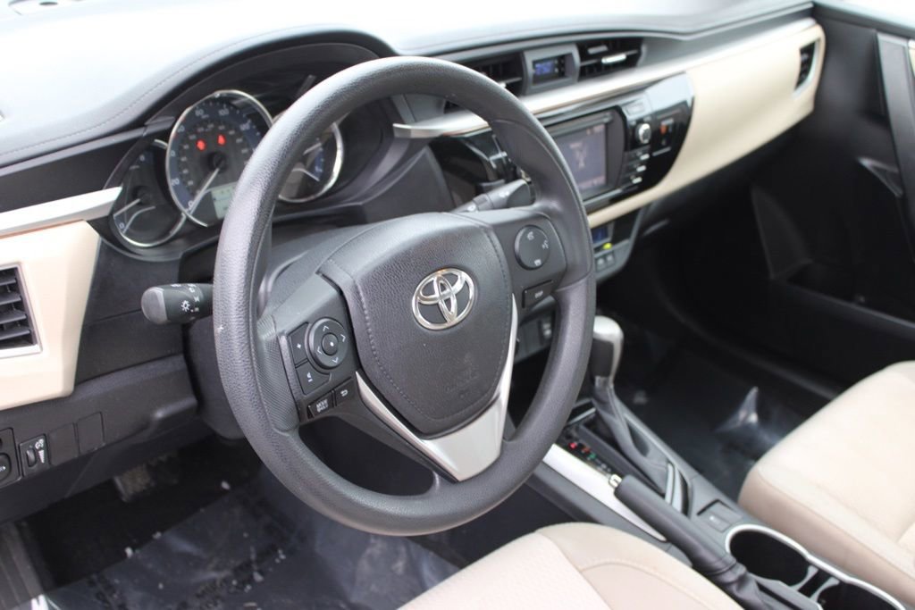 Used 2014 Toyota Corolla LE image 16