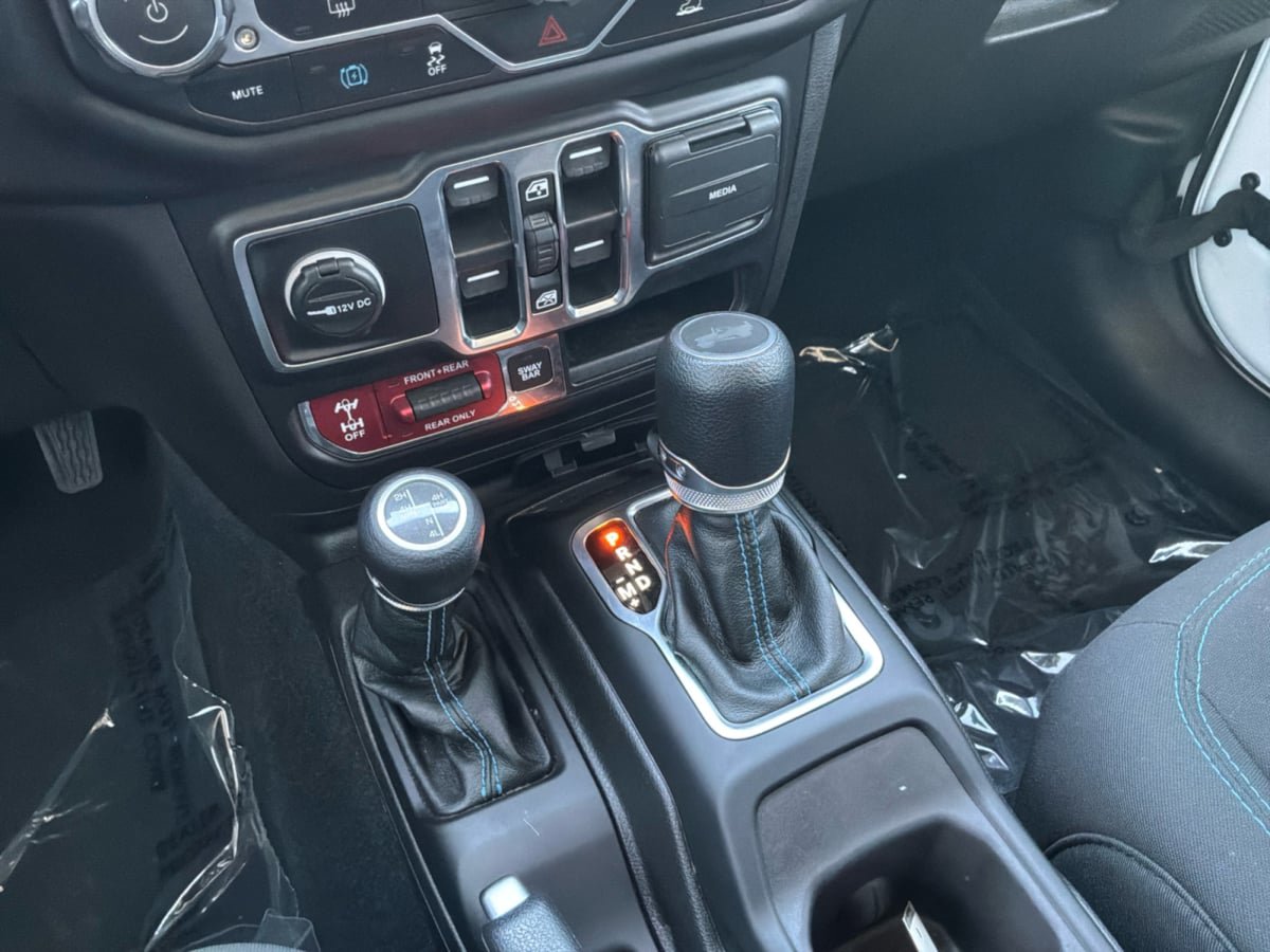 Used 2023 Jeep Wrangler Unlimited Rubicon 4xe AWD/4WD image 16