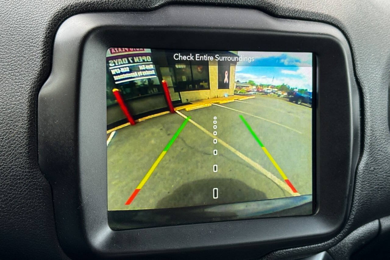 Used 2019 Jeep Renegade Trailhawk w/ UConnect 8.4 Nav Group AWD/4WD image 30